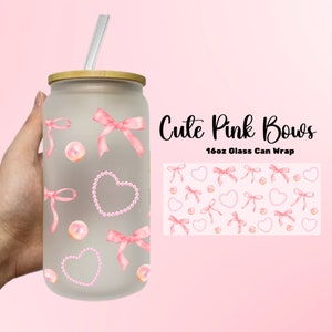 Coquette Soft Mädchen Era 16 Unzen Libbey Glass Can Wrap, Valentinstag niedlichen rosa Bändern und Perlen Herz PNG Eiskaffeeglas Bow Aesthetic