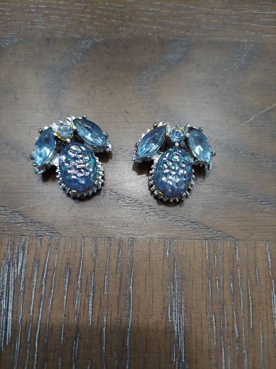 Vintage blue clip on earrings set in Silver tone m