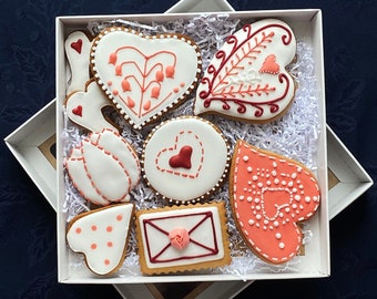 Royal Icing Decorated Cookies Set Sweet Gift Box Cookies Valentine's Birthday Handmade Gingerbread Honey Biscuits Gift for Any Occasion