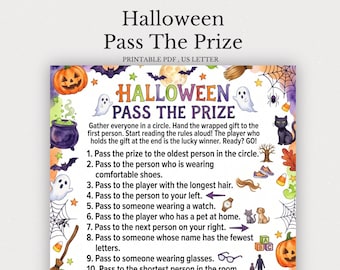 Może przedstawiać: Arkusz do gry Halloween Pass The Prize do druku z tytułem i dziesięcioma numerowanymi zasadami. Obramowanie ozdobione jest akwarelowymi ilustracjami dyń, duchów, nietoperzy, kociołka, miotły, pajęczyn oraz czarnego kota.