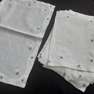 Placemats / placemats table linen with wonderful floral hand embroidery