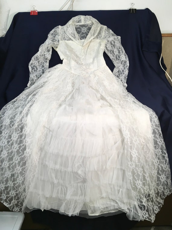 Vintage Handmade Wedding Dress.  L 641 - image 1