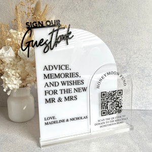 Bord met dubbele boog in gastenboek met QR-code en met 3D-acryluitsnede