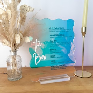 Menu bar en acrylique aux bords ondulés avec titre 3D en acrylique « The Bar »