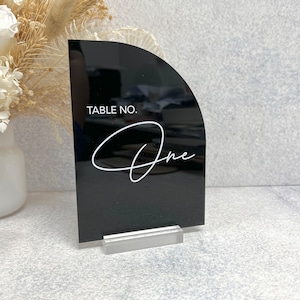 Halve boog acryl tafelnummer - Andrea