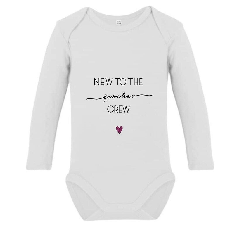 Babybody New to the Crew langarm mit Name personalisiert/ Baby/ Schwangerschaft verkünden/ Geschenk zur Geburt/ Babygeschenk/ Glitzerherz Bild 5