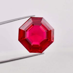 17 x 17 MM AAA felfri 28,35 ct, naturlig mozambikisk blodröd rubin perfekt oktagonslipad GIT-certifierad hjärtrörande ädelsten