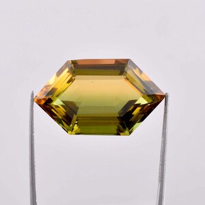 27 x 16 mm Flawless 25.25 Ct 100% Natural Yellow Green Bi-Color Tourmaline Fancy Cut Loose Gemstone BOMB Fire Heart Touching GIT Certified