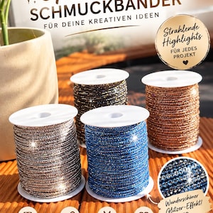Könnte beinhalten: Vier Spulen mit glitzerndem Schmuckband in den Farben Silber, Blau, Dunkel und Bronze. Der Text auf dem Bild lautet MAISONADELEA, Glitzernde SCHMUCKBÄNDER, Strahlende Highlights, Wunderschöner Glitzer-Effekt sowie die Farbbezeichnungen SILBER, BLAU, DUNKEL und BRONZE.