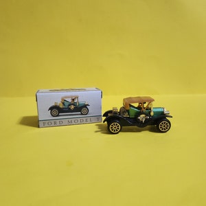 Ford Model T Collectible Replica Toy Car  **Free Shipping**
