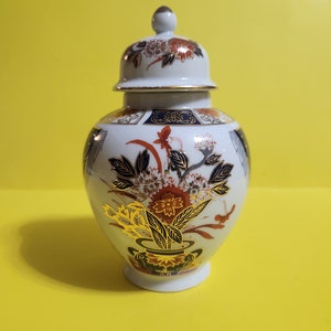 Imari Porcelain Ginger Jar/Urn with Lid Featuring a Japanese Design, Made in Japan  **Free Shipping**