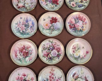 Platos florales variados de Lena Liu (se venden por separado)