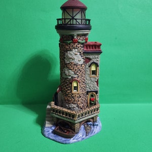 Santa&#39;s Workbench Collection Towne Series Porcelain Stoneybrooke Lighthouse, 2001  **Free Shipping**