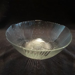 Libbey Glass Serving Bowl with Pinwheel Flower Design, Crystal Look  **Free Shipping**