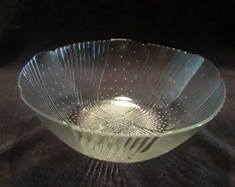 Libbey Glass Serving Bowl with Pinwheel Flower Design, Crystal Look  **Free Shipping**
