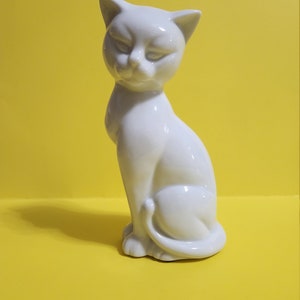 Vintage Porcelain Sitting White Siamese Cat Figurine  **Free Shipping**