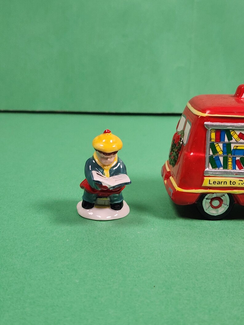 Department 56 The Original Snow Village Check It Out Bookmobile - Thumbnail 4