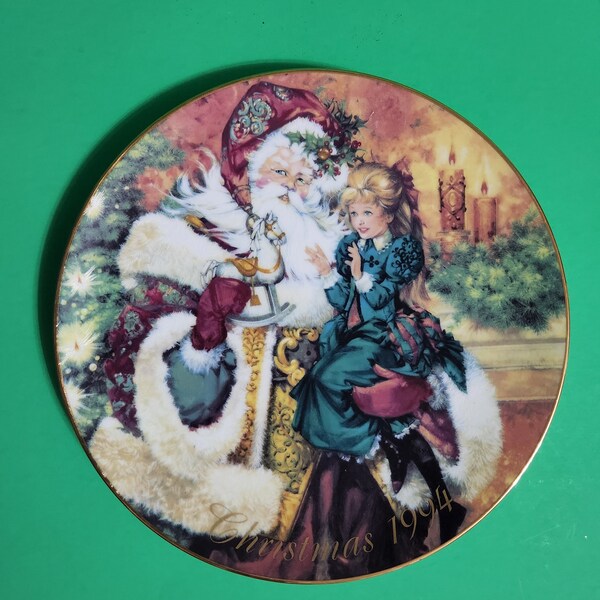 Avon "The Wonder Of Christmas" 1994 Porcelain Christmas Plate, Trimmed in 22K Gold  **Free Shipping**