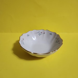 Lenox Rose Manor Porcelain Ivory Candy/Trinket Dish with a Floral Design and Gold Rim, Made in the USA  **Free Shipping**