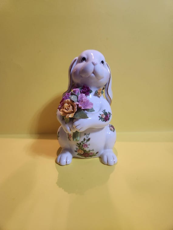 ロイヤルアルバート　バニー　トリンケット Royal Albert Old Country Roses Bunny Figurine W/24 Carat Gold Trim