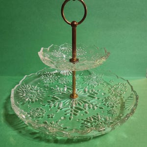 Mikasa Crystal 10&quot; 2-Tier Server with Snowflake Design  **Free Shipping**
