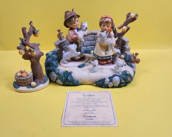 Conjunto de 4 figuras Goebel HummelScapes Kinder Park con Frisky Friends y Tender Love.
