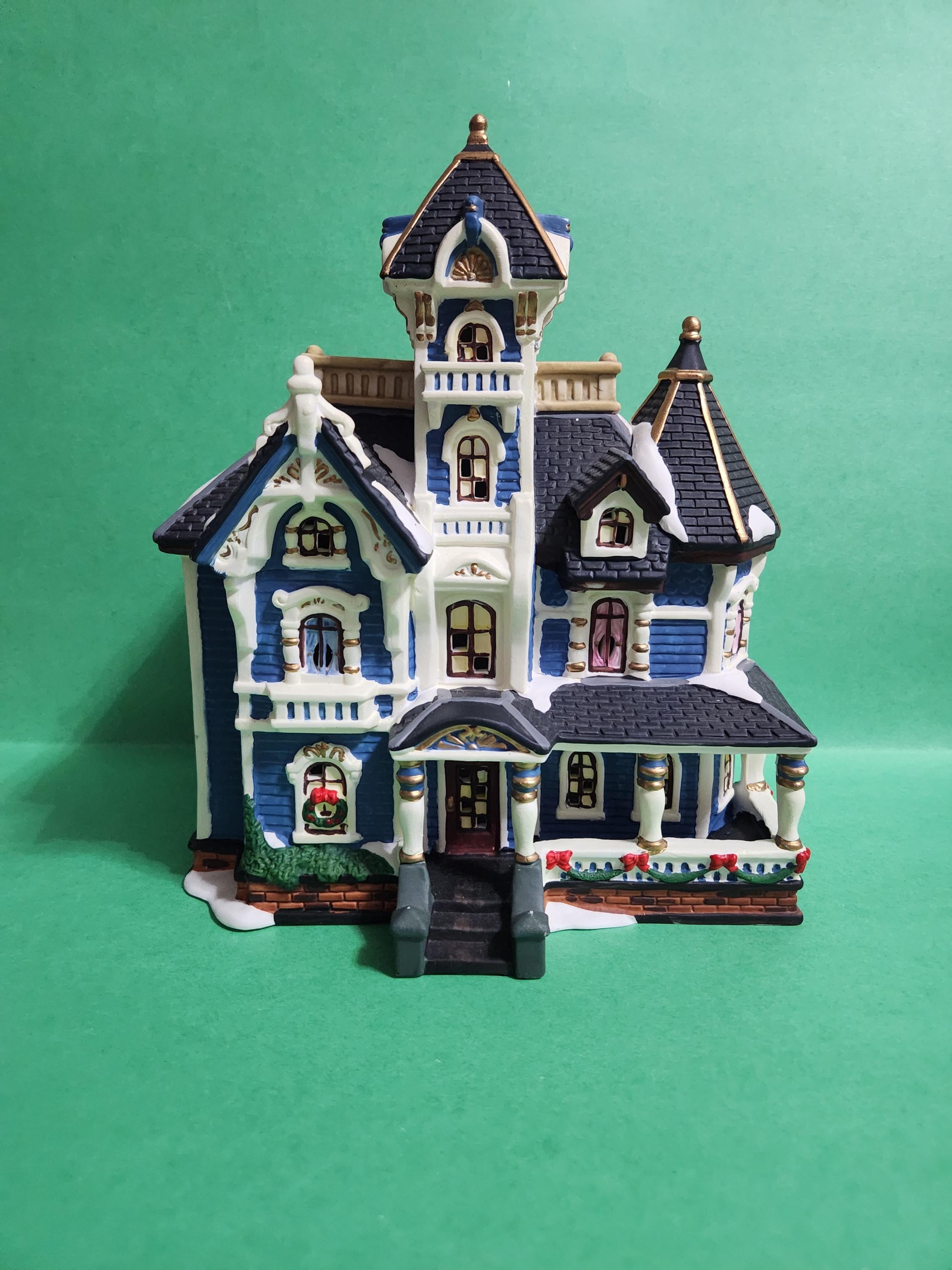 Limited Edition Heartland Valley Village Deluxe Porcelain Lighted