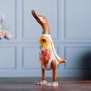 Bloem eend beeldje, handgeschilderde eend, handgemaakt, housewarming, verjaardagscadeau, cadeau voor kinderen, tafeldecoratie, valentijnscadeau