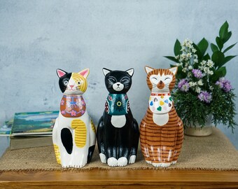 Figura de gato pintada a mano, gato de madera, gato colorido, adornos de animales, regalo para amantes de los gatos, regalo para ella, decoración estética de la habitación, regalo de Navidad