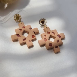 CAMILA Ohrringe aus Fimo und Karneol | Handgefertigte handwerkliche Kreation | sehr leicht | Geschenkidee für Frauen