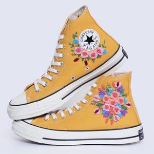 Brautstrauß Brautschuhe gestickt: Kundenspezifische Hochzeits-Sneaker