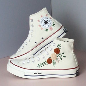 Geborduurde Converse, aangepaste bloem geborduurde schoenen, Converse Chuck Taylor geborduurd, cadeau voor dochter, gepersonaliseerde trouwdatum, naam