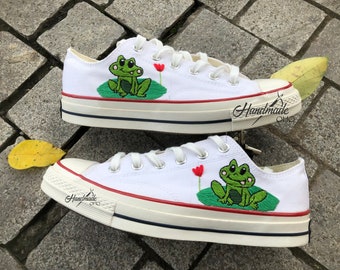 Embroidery converse/Custom frog embroidered shoes/Custom converse low tops embroidered  frog /gift for daughter/Converse kids