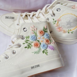 Zapatos Converse bordados personalizados / Diseño de bordado de flores / Zapatillas bordadas con flores nupciales / Zapatillas nupciales personalizadas / Regalo de boda