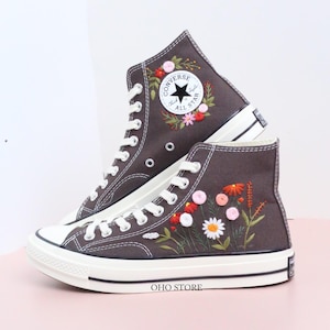 Brown Converse with floral embroidery/ Custom embroidered converse/ custom convers chuck taylor 1970s embroidered/ Flower embroidered shoes