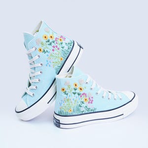 Geborduurde Converse aangepaste bruiloft bloem/aangepaste geborduurde Converse hoge toppen Chuck Taylor jaren 1970/geborduurde Converse zonnebloemtuin