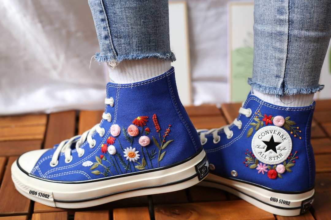 Blaue gestickte Schuhe benutzerdefinierte Stickerei Blume