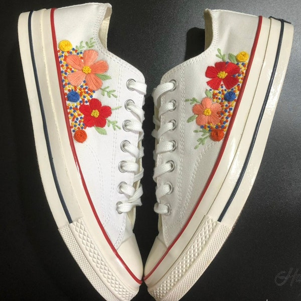 Custom embroidery converse low tops/Flower embroidered shoes/Custom converse chuck taylor 1970s/ Embroidered flower garden/Gift for daughter