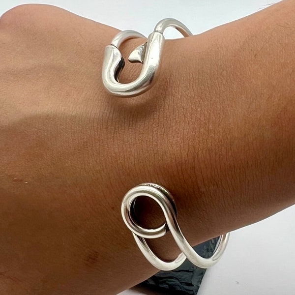 Adjustable Safety Pin Bracelet, Unisex Bracelet, Bracelet for Women, Adjustable Silver Bangle, Gift for Her, Christmas Gift