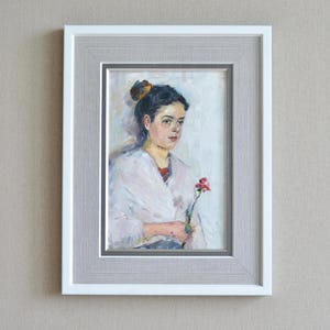 Pintura al óleo original enmarcada. Retrato impresionista de una joven con una flor. Arte europeo. Única. Arte mural de estilo vintage.