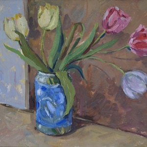 Pintura floral de natureza morta a óleo original em uma moldura. Natureza morta com tulipas. Pintura de flores. Arte floral contemporânea na parede. Um de cada tipo