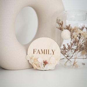 Magnete in legno personalizzato con fiori secchi