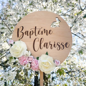 Round cake topper and flowers