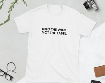 Into The Wine Not The Label camiseta, divertido regalo de camisa amante del vino inclusivo de igualdad