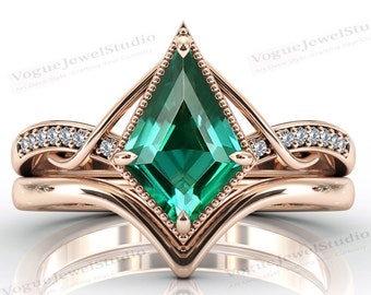 Kite Shaped Emerald Engagement Ring Set 14k Rose Gold Emerald Art Deco Wedding Ring Set Antique Emerald 2 Piece Bridal Anniversary Ring Set