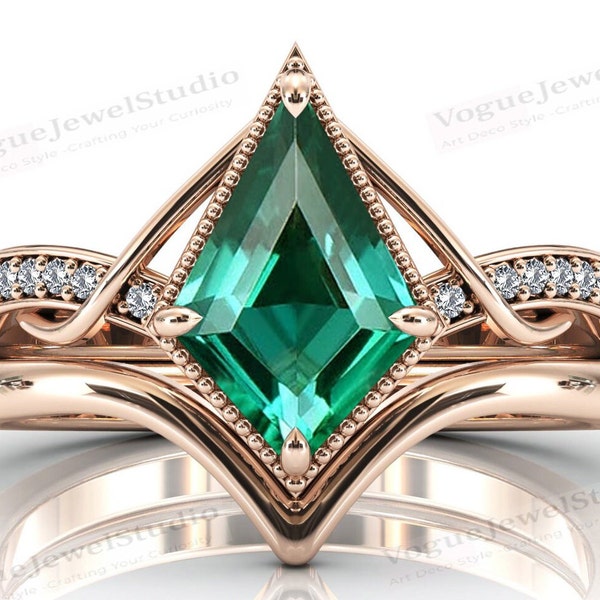 Kite Shaped Emerald Engagement Ring Set 14k Rose Gold Emerald Art Deco Wedding Ring Set Antique Emerald 2 Piece Bridal Anniversary Ring Set