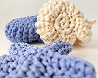 Crochet Bag Charms Set – Seashell & Starfish. Handmade Raffia Ispie Bag Accessories.