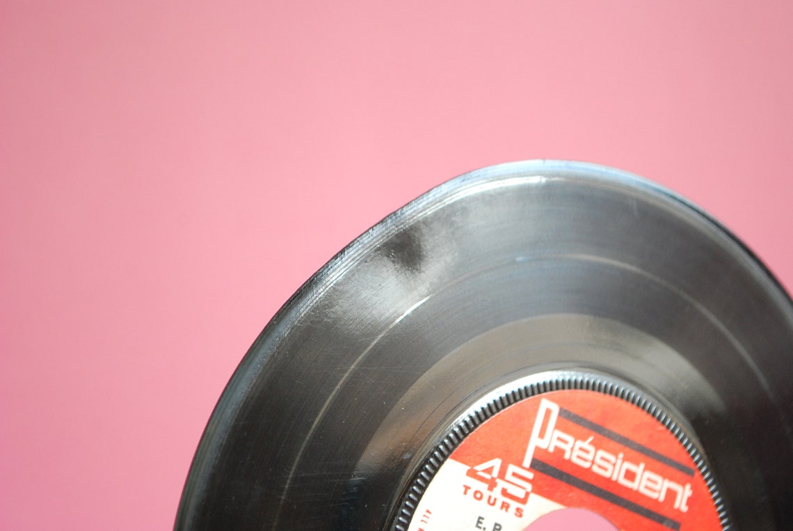 Jo Courtin Et Son Ensemble - Les Plus Baths Des Javas | Vinyl, 7", 45 RPM | Sixties ?? retro | **Warped record**, foto 2 di 5