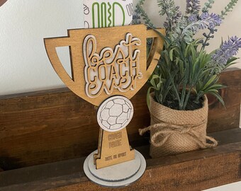 Laser SVG Cut File Soccer Coach Award // Trofeo sportivo // Regalo insegnante allenatore // Carta regalo // Modello per glowforge omtech cricut silhouette