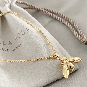 Collar con colgante de abeja: delicada joyería bohemia, variedad de colores